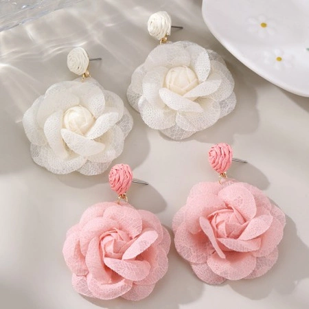 ECARLA kolczyki wiszące, sztyft koronkowe RÓŻA Biała K1708