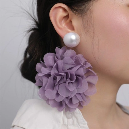 ECARLA kolczyki wiszące, efektowny tiulowy kwiat z perłą, sztyft Fiolet K1709