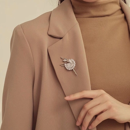 ECARLA broszka kryształowa Baletnica z cyrkoniami BZ202