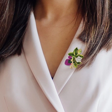 ECARLA broszka ozdobna kryształki dżetowa Poziomki BZ196