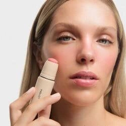 INGLOT Cream Stick róż w sztyfcie kremowy 210 Delicate Coral 6,2g