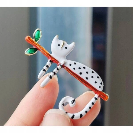 ECARLA broszka ozdobna Białay Kotek na gałązce BZ161