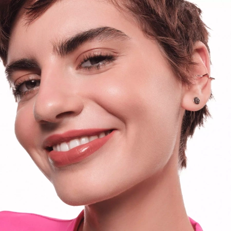 ESSENCE Satin Glow Luminos Shine pomadka do ust 01 Whole Latte Love 3,5g