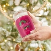 YANKEE CANDLE Signature Duża świeca w słoiku SPARKLING WINTERBERRY 567g 
