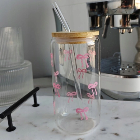 ECARLA szklanka z rurką i bambusową pokrywką 500ml Różowe Kokardki SZK131