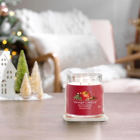 YANKEE CANDLE Signature Średnia świeca w słoiku RED APPLE WREATH 368g