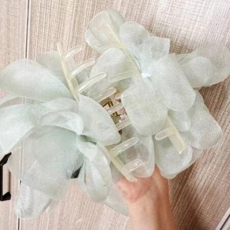 ECARLA klamra do włosów tiulowa z perełkami Kwiat Miętowa SP323M