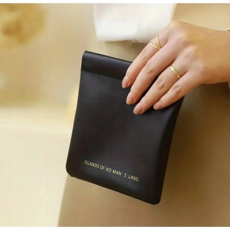 ECARLA organizer na wkładki higieniczne z ekoskóry Czarny ORM34CZ