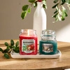 YANKEE CANDLE Home Inspiration Średnia świeca w słoiku WINTER FIR 340g