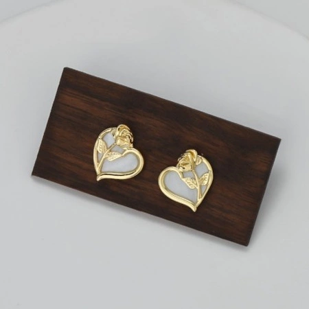 ECARLA kolczyki ze stali szlachetnej platerowanej 14k złotem SERCE RÓŻĄ KST3368