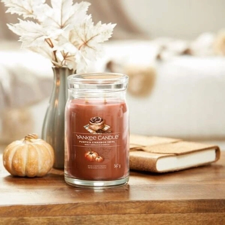 YANKEE CANDLE Signature Duża świeca w słoiku PUMPKIN CINNAMON SWIRL 567g