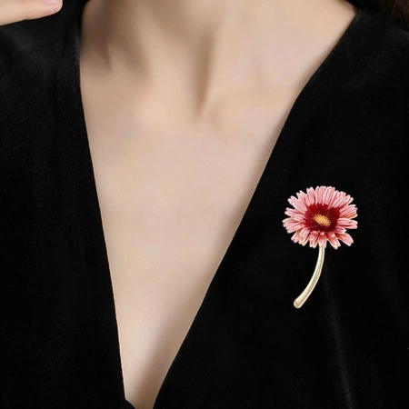 ECARLA broszka emaliowana Różowa Stokrotka BZ199