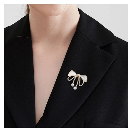 ECARLA broszka Kokardka złota masa perłowa i cyrkonie BZ197