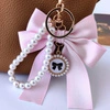ECARLA brelok do kluczy KOKARDA z perłami Różowa BRL362R