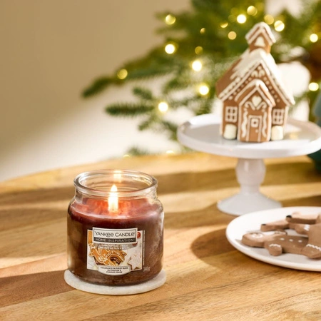YANKEE CANDLE Home Inspiration Średnia świeca w słoiku GINGERBREAD JINGLE 340g