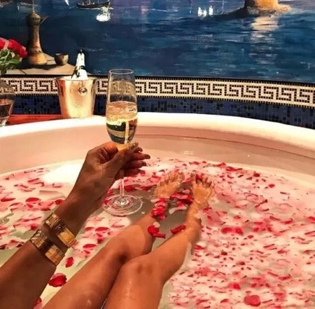 ECARLA ręcznik i kwiaty mydlane w ozdobnym pudełku BUK06CZE