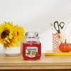 YANKEE CANDLE Home Inspiration Średnia świeca w słoiku APPLE CINNAMON CIDER 340g