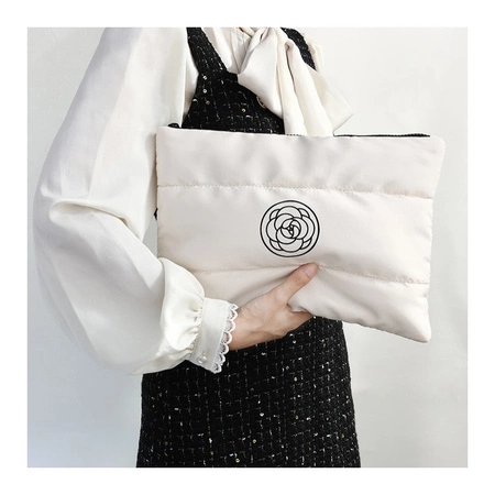 ECARLA kosmetyczka pikowana, wodoodporna 22x31cm Biała KS144B