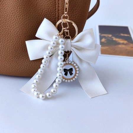 ECARLA brelok do kluczy KOKARDA z perłami Kremowa BRL362K