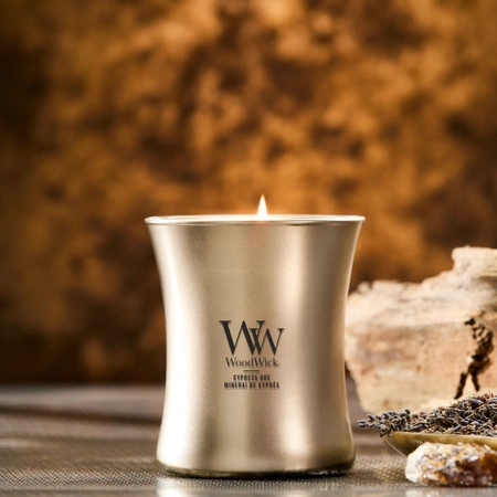 WOODWICK Precious Metals Średnia świeca w słoiku CYPRESS ORE 275g