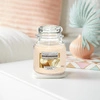 YANKEE CANDLE Home Inspiration Średnia świeca w słoiku VANILLA FROSTING 340g
