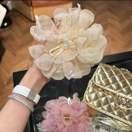 ECARLA klamra do włosów tiulowa z perełkami Kwiat Biała SP323B