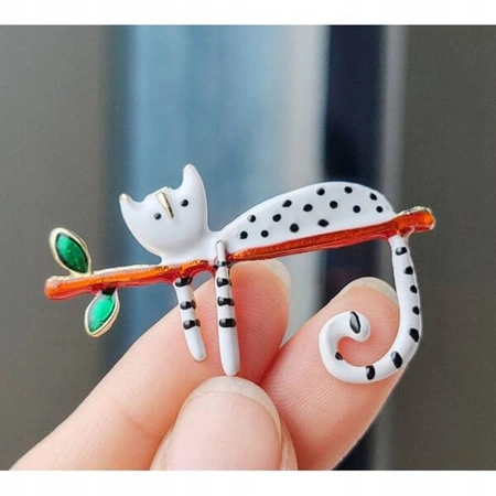 ECARLA broszka ozdobna Białay Kotek na gałązce BZ161