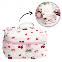 ECARLA kosmetyczka pikowana, kuferek z rączką 16x16x25cm Wisienki Kokardki KS150